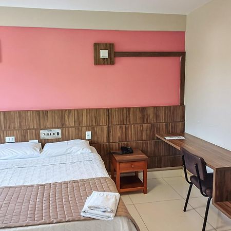 Piloes Palace Hotel Mineiros エクステリア 写真