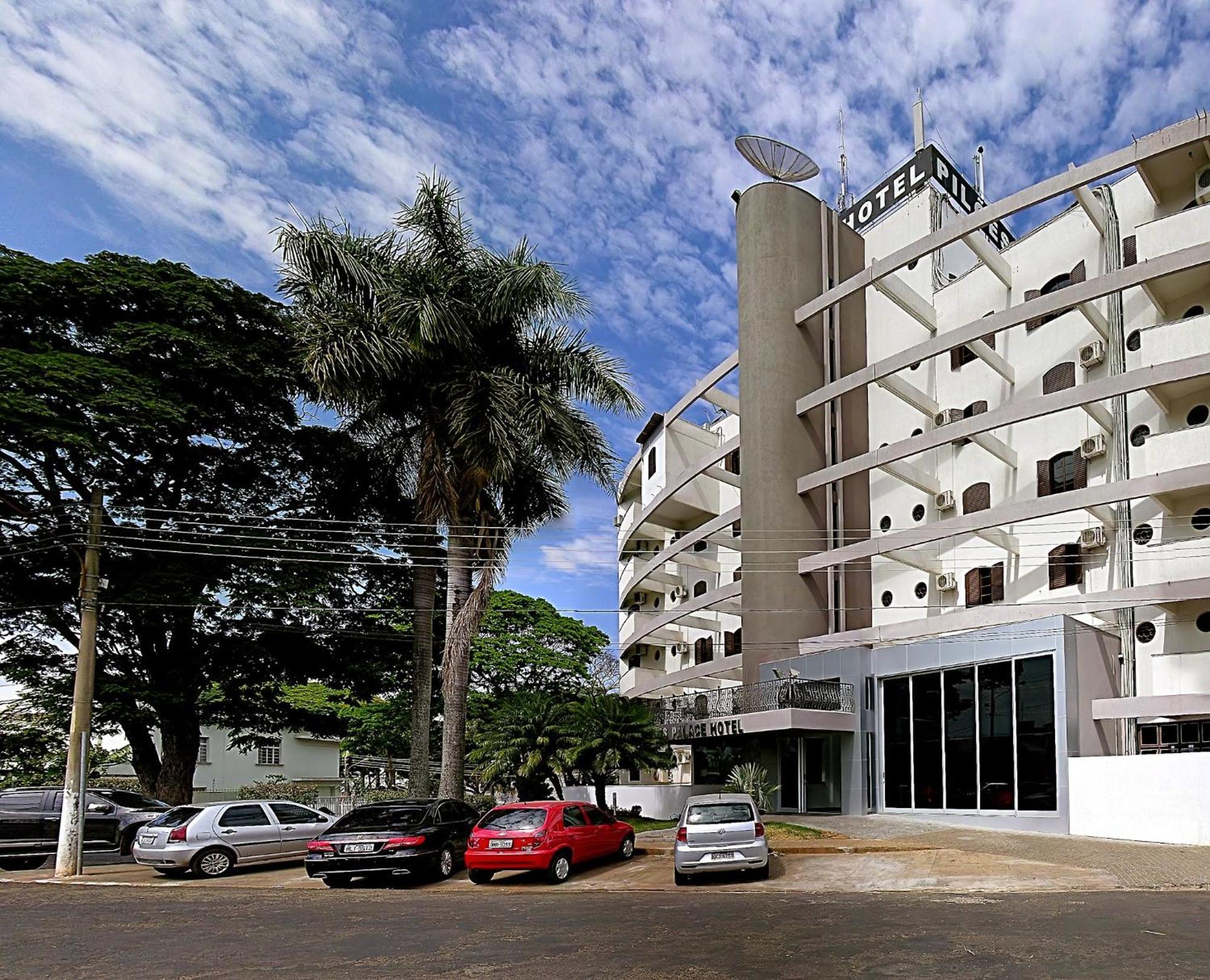 Piloes Palace Hotel Mineiros エクステリア 写真