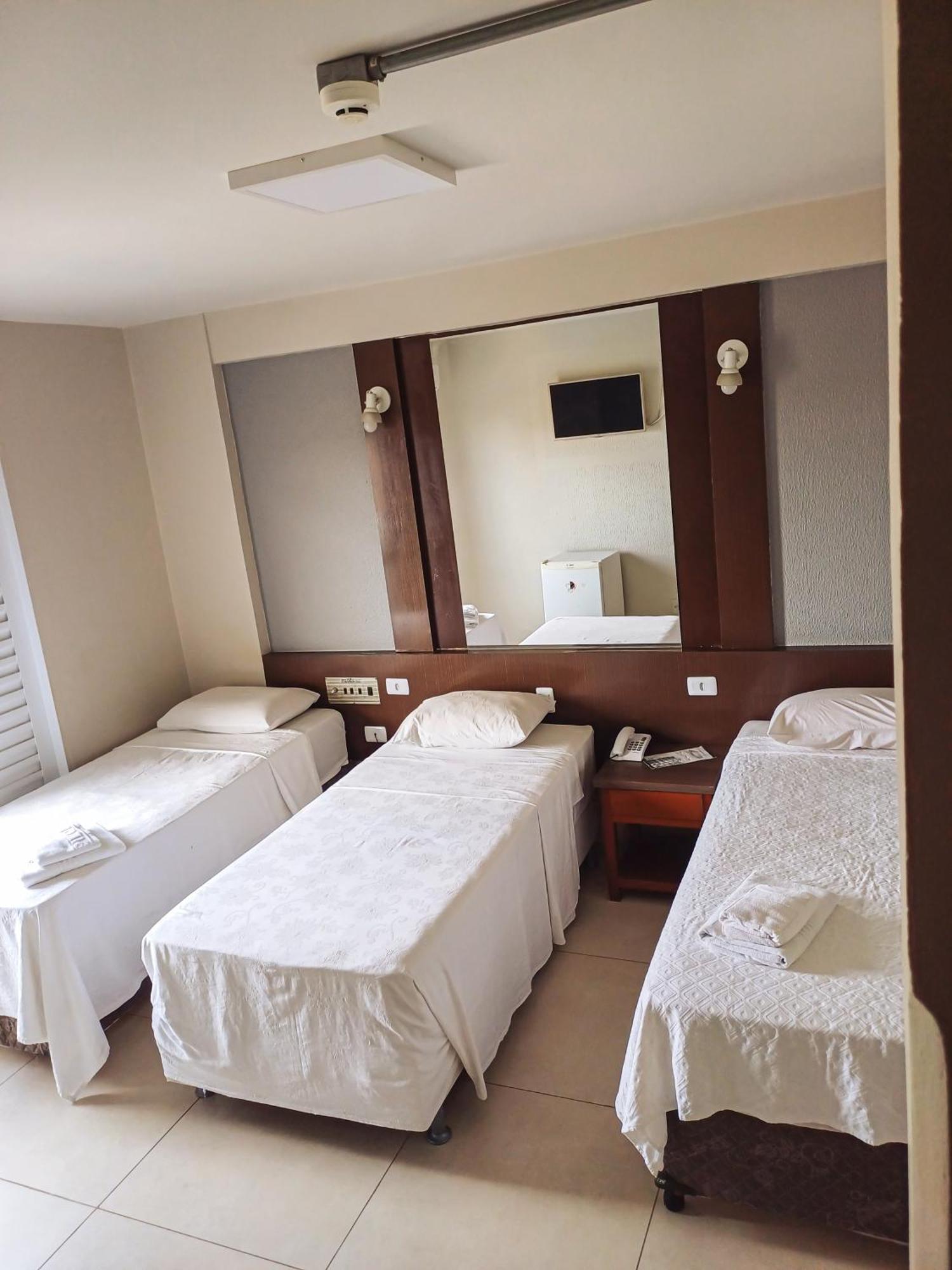 Piloes Palace Hotel Mineiros エクステリア 写真