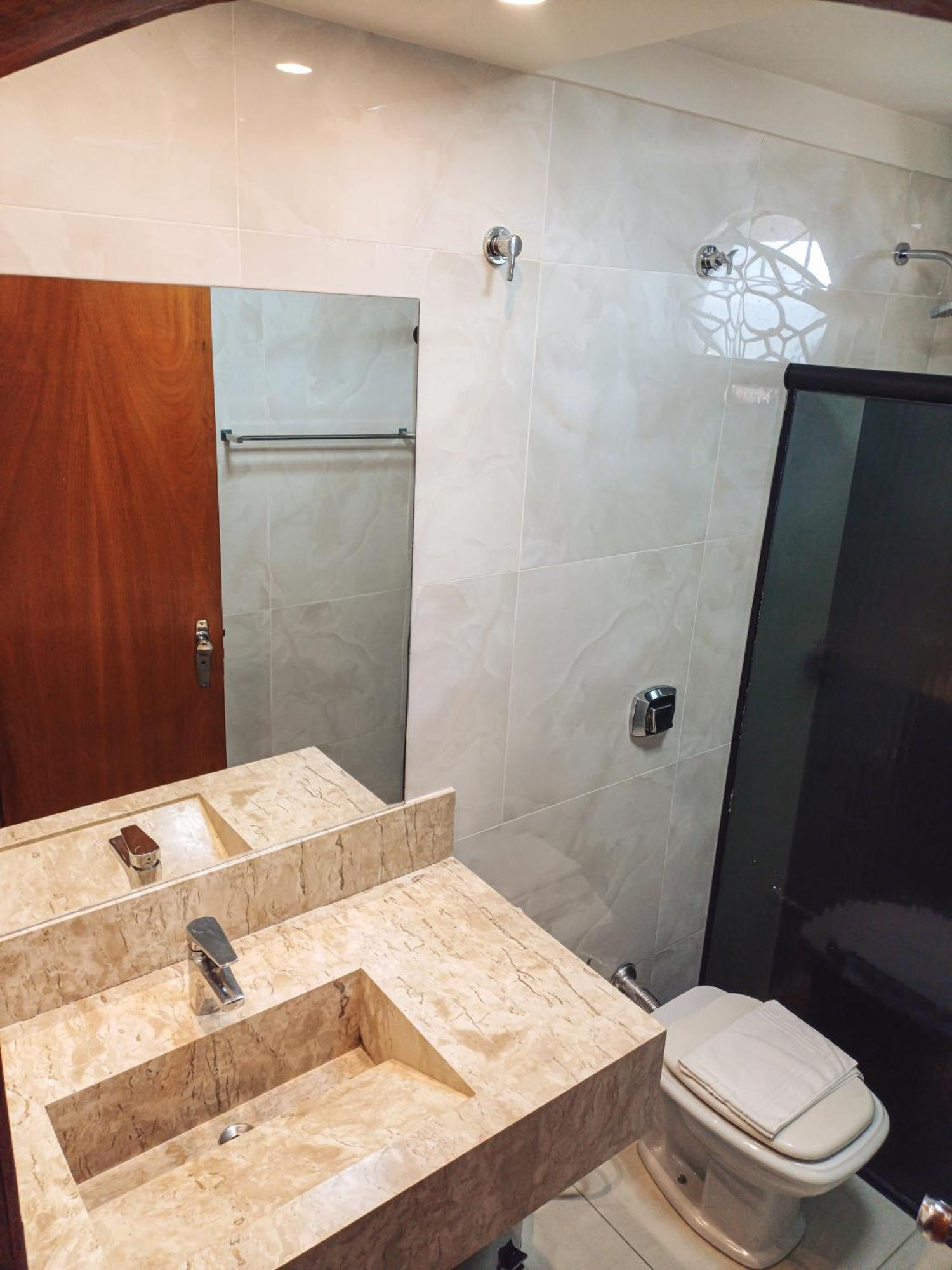 Piloes Palace Hotel Mineiros エクステリア 写真