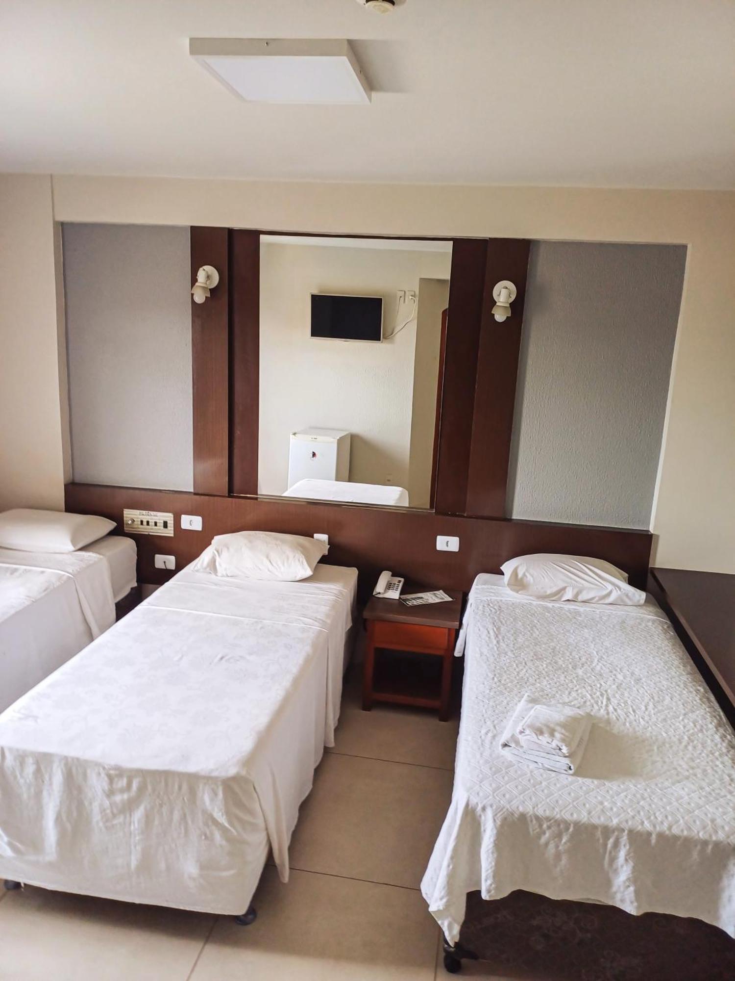 Piloes Palace Hotel Mineiros エクステリア 写真