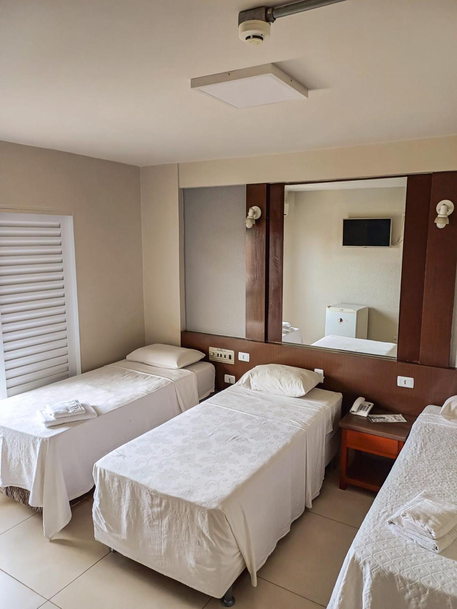 Piloes Palace Hotel Mineiros エクステリア 写真