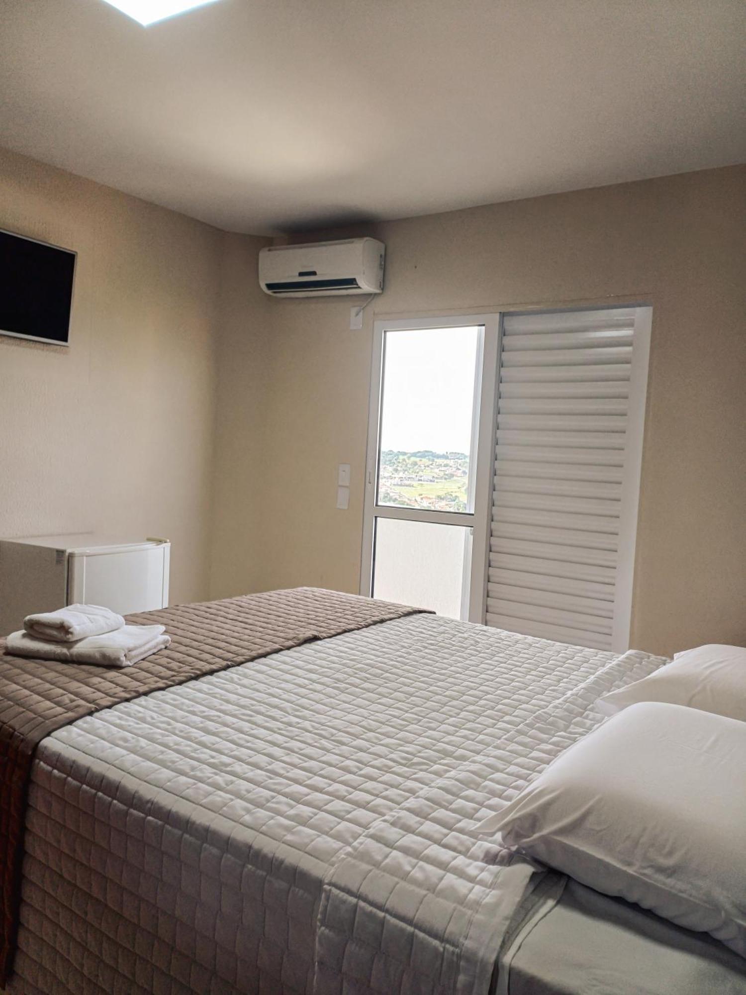Piloes Palace Hotel Mineiros エクステリア 写真