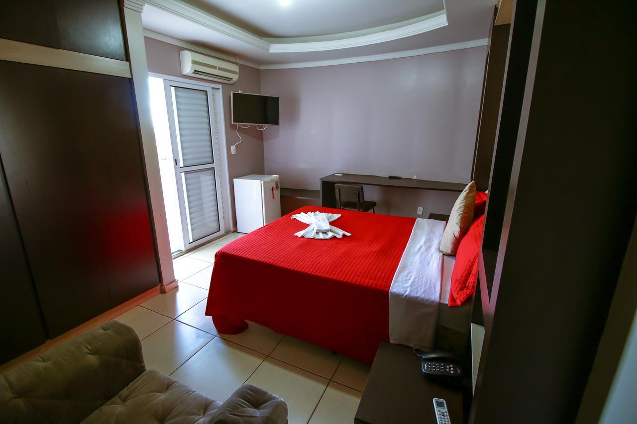 Piloes Palace Hotel Mineiros エクステリア 写真