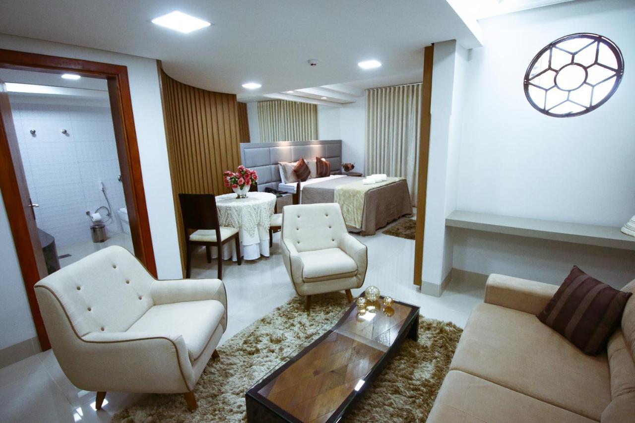 Piloes Palace Hotel Mineiros エクステリア 写真